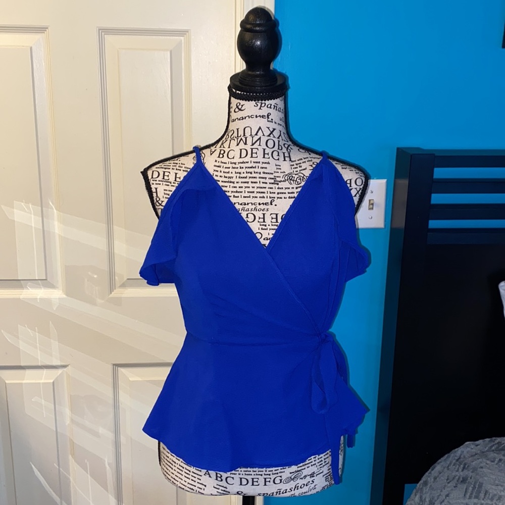 Women’s wrap tank top with adjustable straps size M